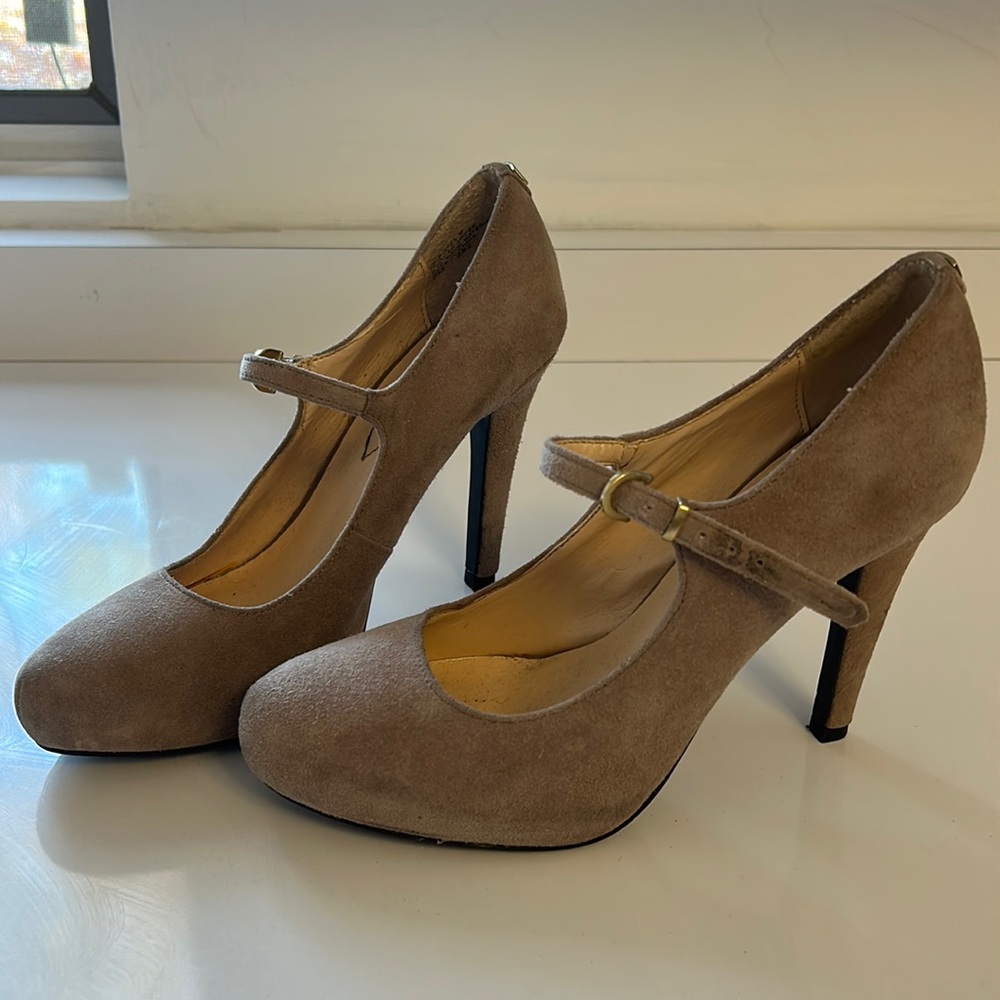 Guess Nude Heels Size 6